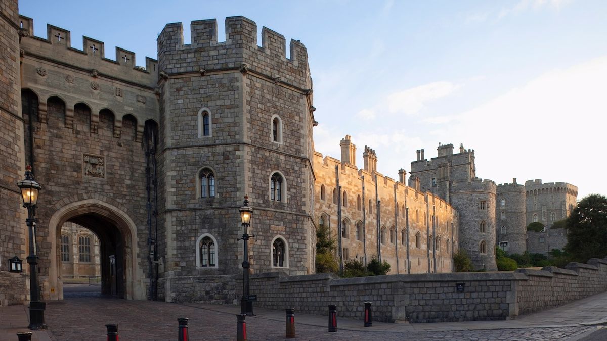 Ozbrojený muž pronikl do areálu hradu Windsor, kde pobývá britská královna Alžběta II.